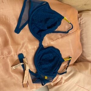 Victoria's Secret Vibrant Blue Lace Bra